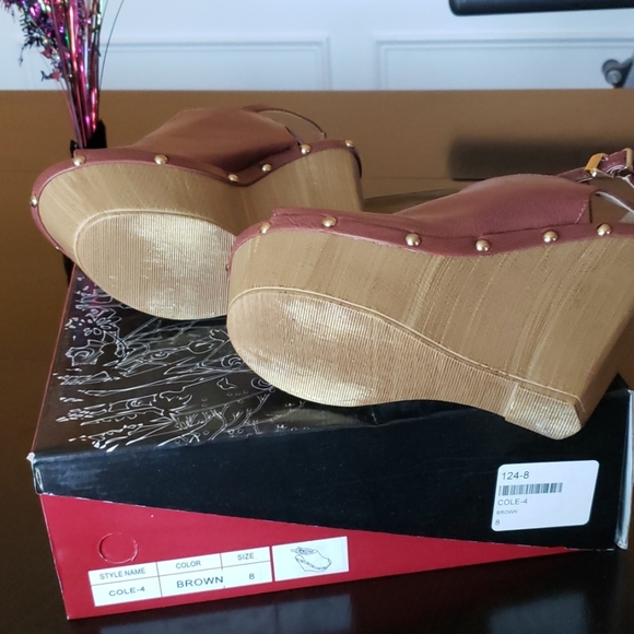 Shoes - Picture 4 of 4